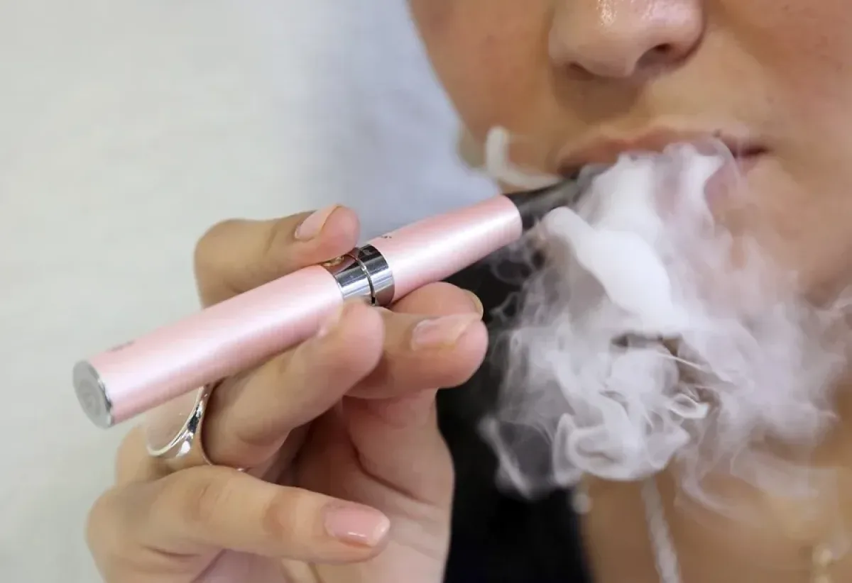 California aprueba proyecto para prohibir cigarrillos electrónicos desechables