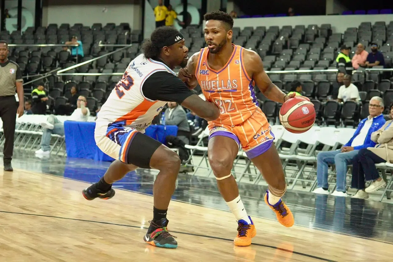 Yeison Colomé lidera victoria de Huellas sobre Bameso 87-83 en TBS Distrito 2026