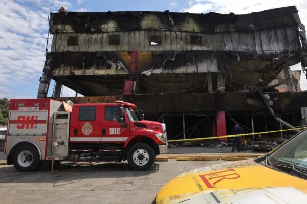 Tercer incendio afecta a tienda L&R Comercial en Santo Domingo Este