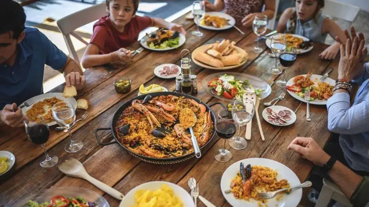 La hora de cenar influye en la salud más de lo que se cree