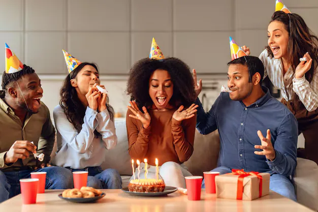 Cómo decorar un cumpleaños en agosto con estilo tropical y bajo presupuesto