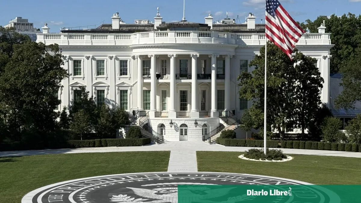 Trump inaugura helipuerto de granito en el jardín sur de la Casa Blanca
