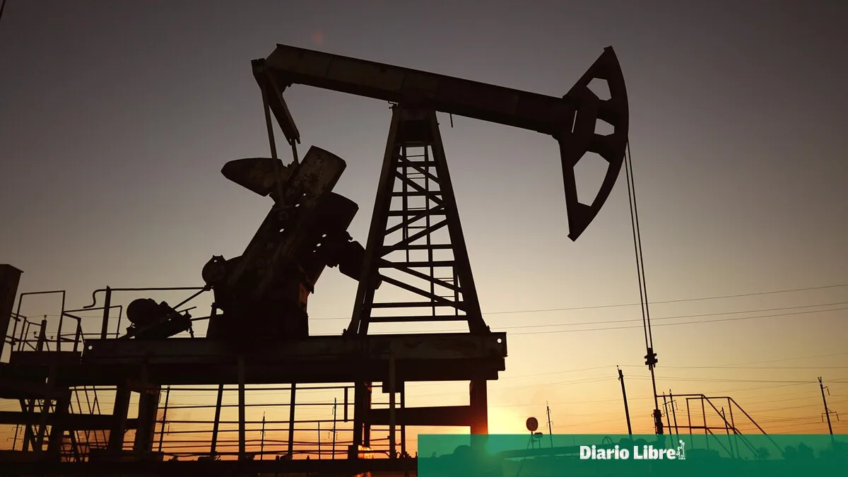 Petróleo WTI sube 3% por caída de reservas en EE.UU. y tensiones en Oriente Medio
