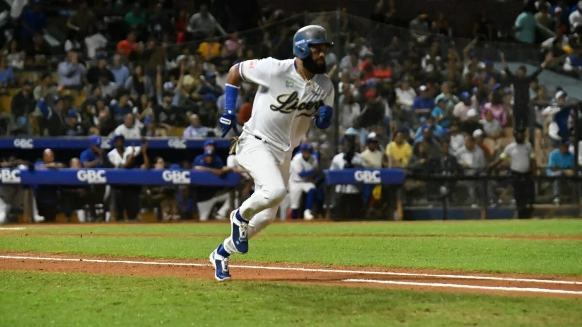 Emilio Bonifacio se convierte en el nuevo rey de anotadas de los Tigres del Licey