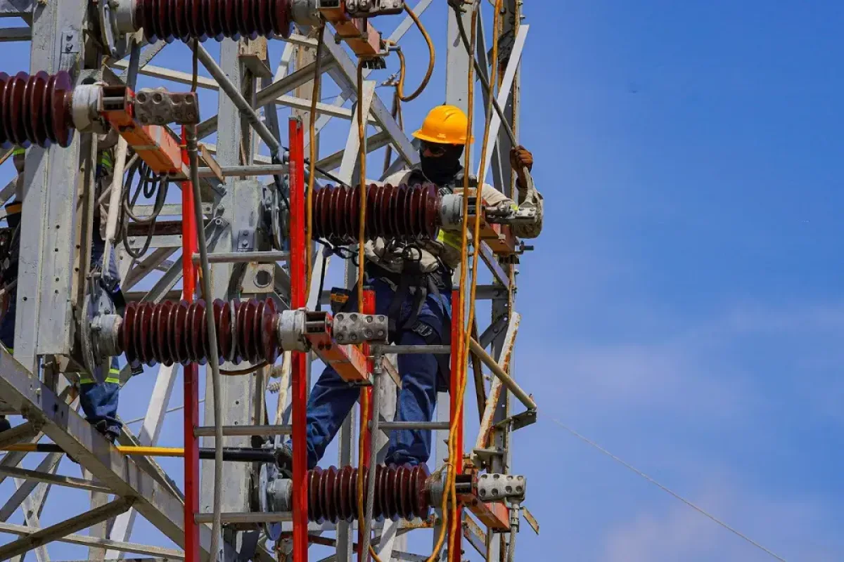 ETED realiza mantenimiento preventivo en líneas de transmisión de Santo Domingo y Monte Plata