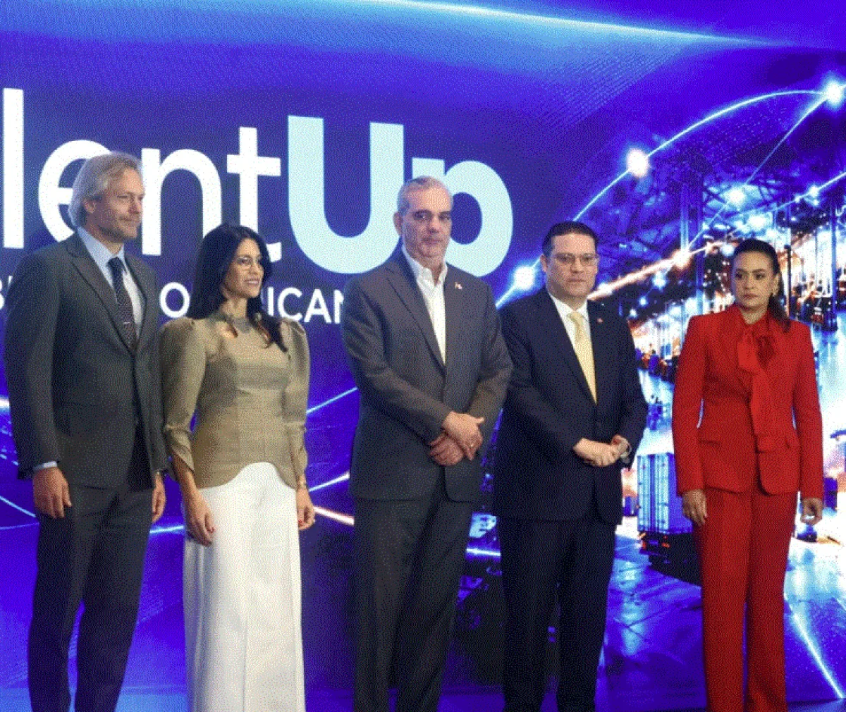 Gobierno dominicano lanza 15 mil becas gratuitas en tecnología para zonas francas
