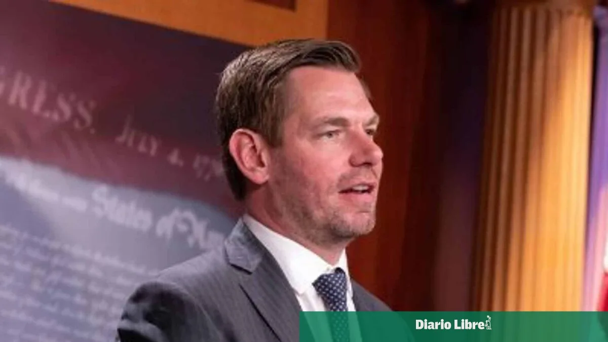 FBI registra domicilio de excongresista Eric Swalwell tras renuncia por acusaciones de agresión sexual