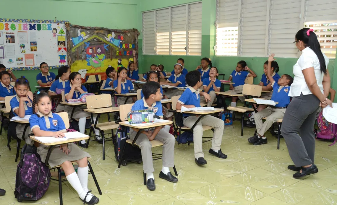 Ministerio de Educación duplicará presencia de psicólogos y orientadores en escuelas públicas