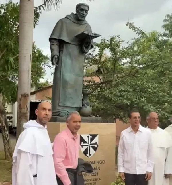 Inauguran escultura de Santo Domingo de Guzmán en la Ciudad Colonial
