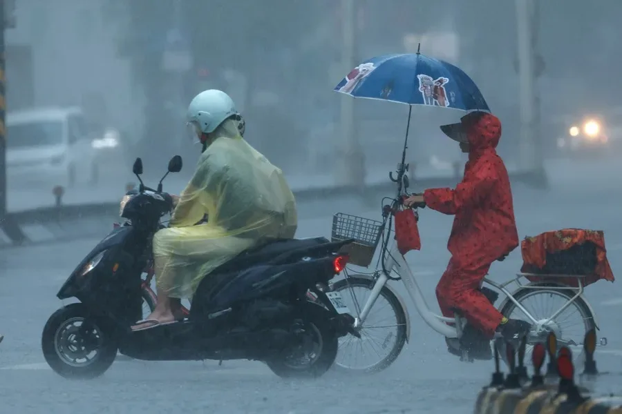 Tifón Dolphin toca tierra en China: alerta roja y evacuaciones masivas