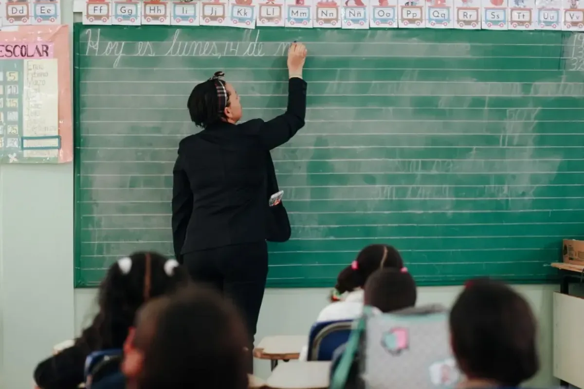 Resultados de evaluación docente y aprendizajes básicos revelan desafíos en educación dominicana