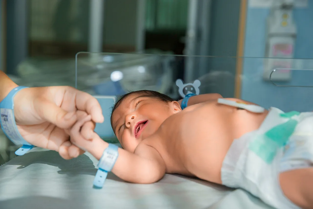 Mortalidad neonatal cae 42% en hospitales dominicanos con plan de atención especializada