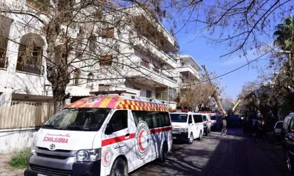 Explosión en microbús deja al menos 2 muertos y 7 heridos en las afueras de Damasco