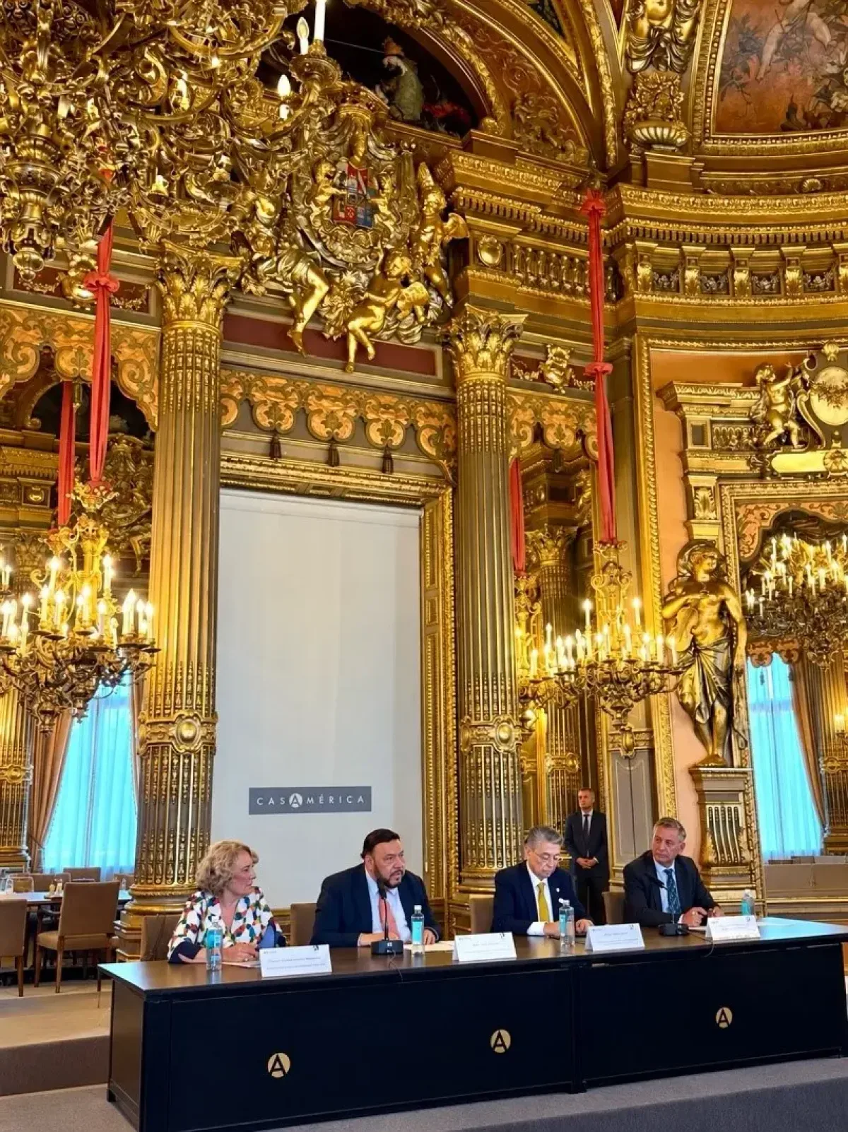 Miguel Reyes Sánchez destaca el legado fundacional de la UASD en foro académico en Madrid