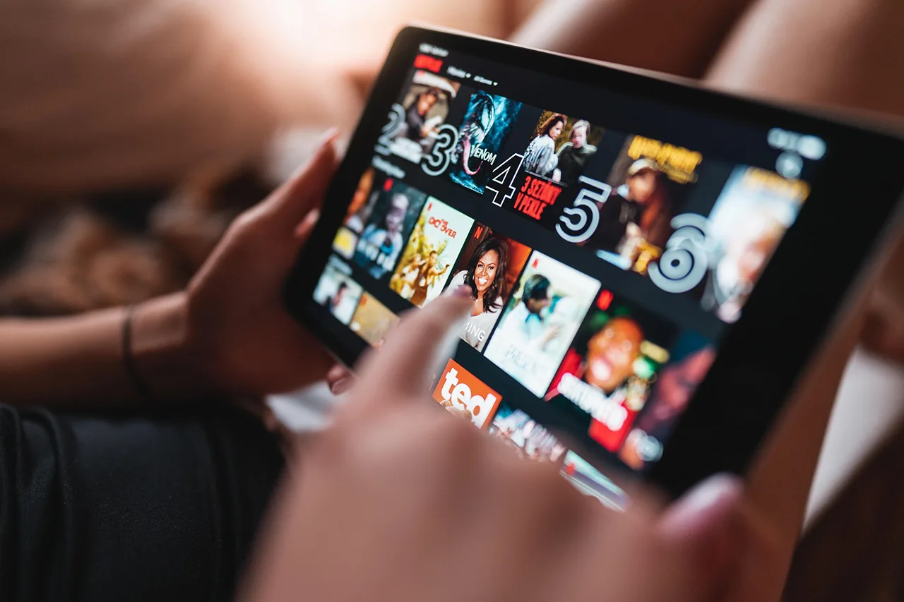 Netflix usa IA para combatir la fatiga de decisión ante el exceso de contenido