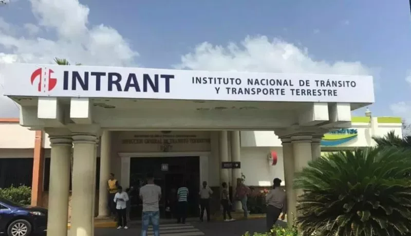 Nuevo sistema de licencias del INTRANT genera RD$300 millones al Estado en cinco meses