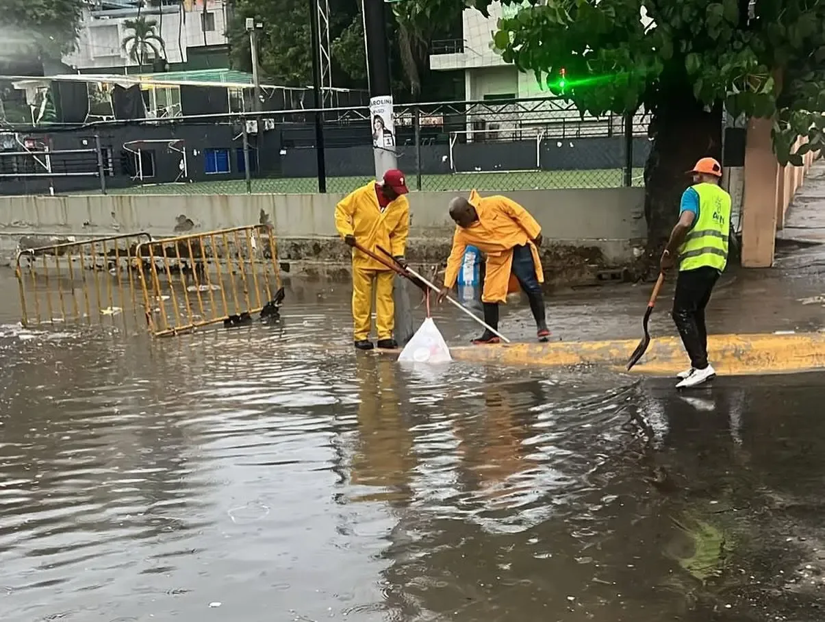 Waldys Taveras insiste en cumplimiento de Ley 225-20 para eliminar bolsas plásticas gratuitas