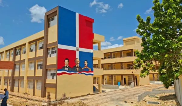 Más de 60 nuevas aulas se incorporarán al año escolar 2026-2027 en Santo Domingo Este