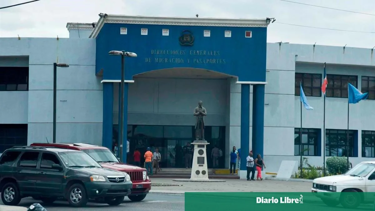 Inspector de Migración arrestado por facilitar salidas irregulares en AILA