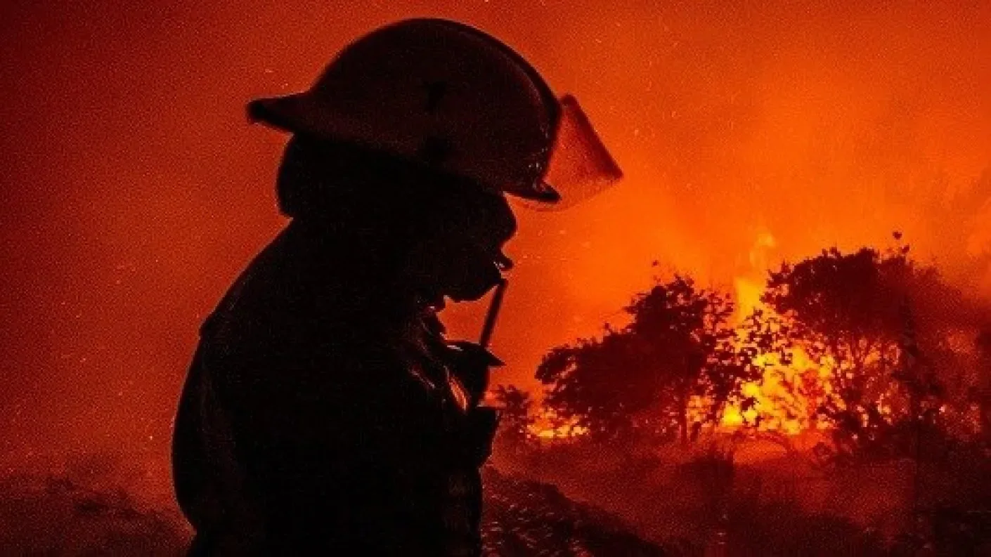 EE.UU. mantiene nivel máximo de alerta por 94 incendios forestales activos