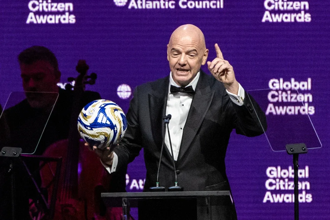 Seis federaciones árabes respaldan a Infantino tras revuelta por plan de Mundial