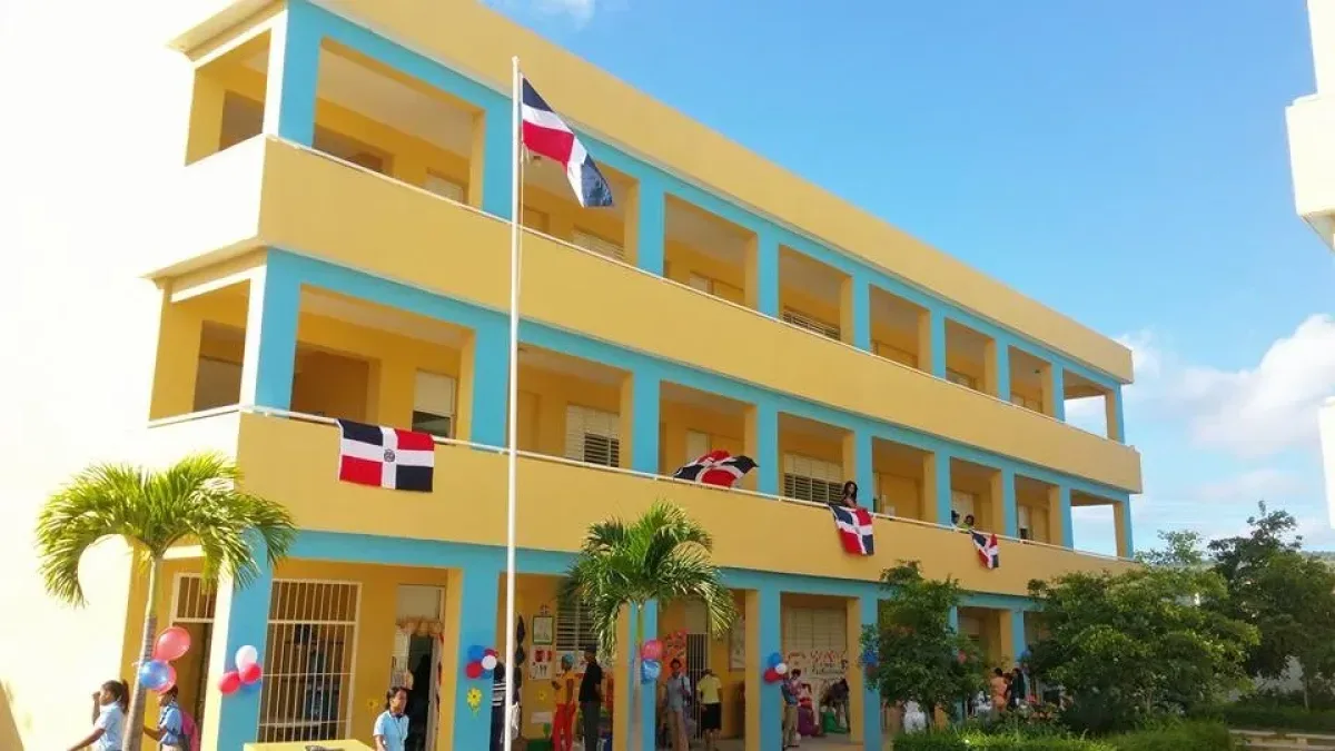 Inicia el año escolar 2026-2027 en Santo Domingo con recibimiento a estudiantes