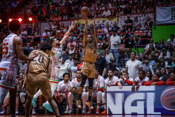 Santeros de Aguada empatan serie final del BSN tras vencer a Vaqueros de Bayamón