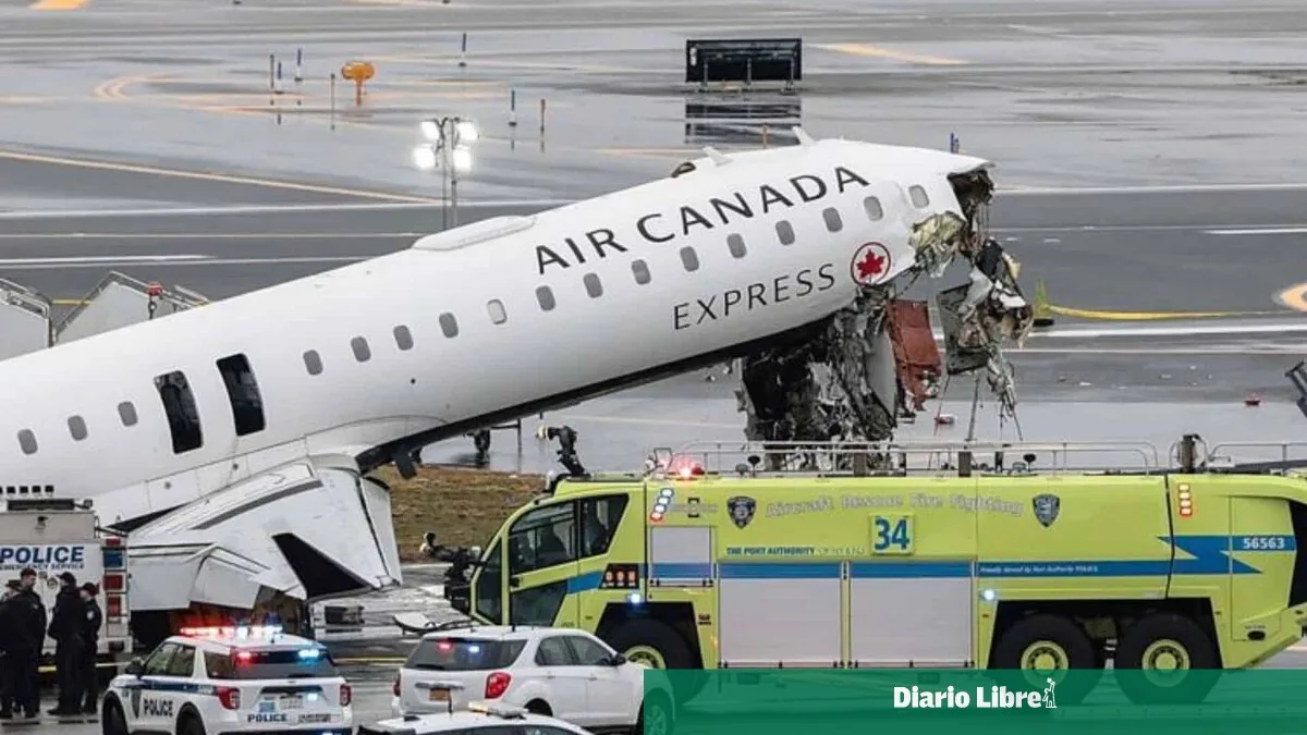 Aeropuerto LaGuardia reabre tras choque fatal entre avión y camión de bomberos
