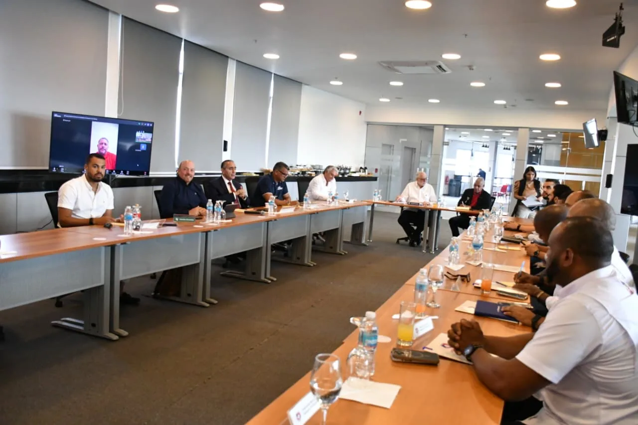 Lidom y Fenapepro acuerdan extender negociaciones para fortalecer béisbol profesional dominicano