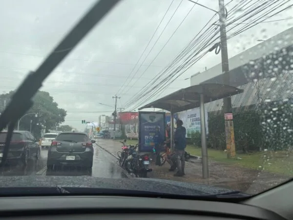 Onda tropical y vaguada generan lluvias intensas en República Dominicana