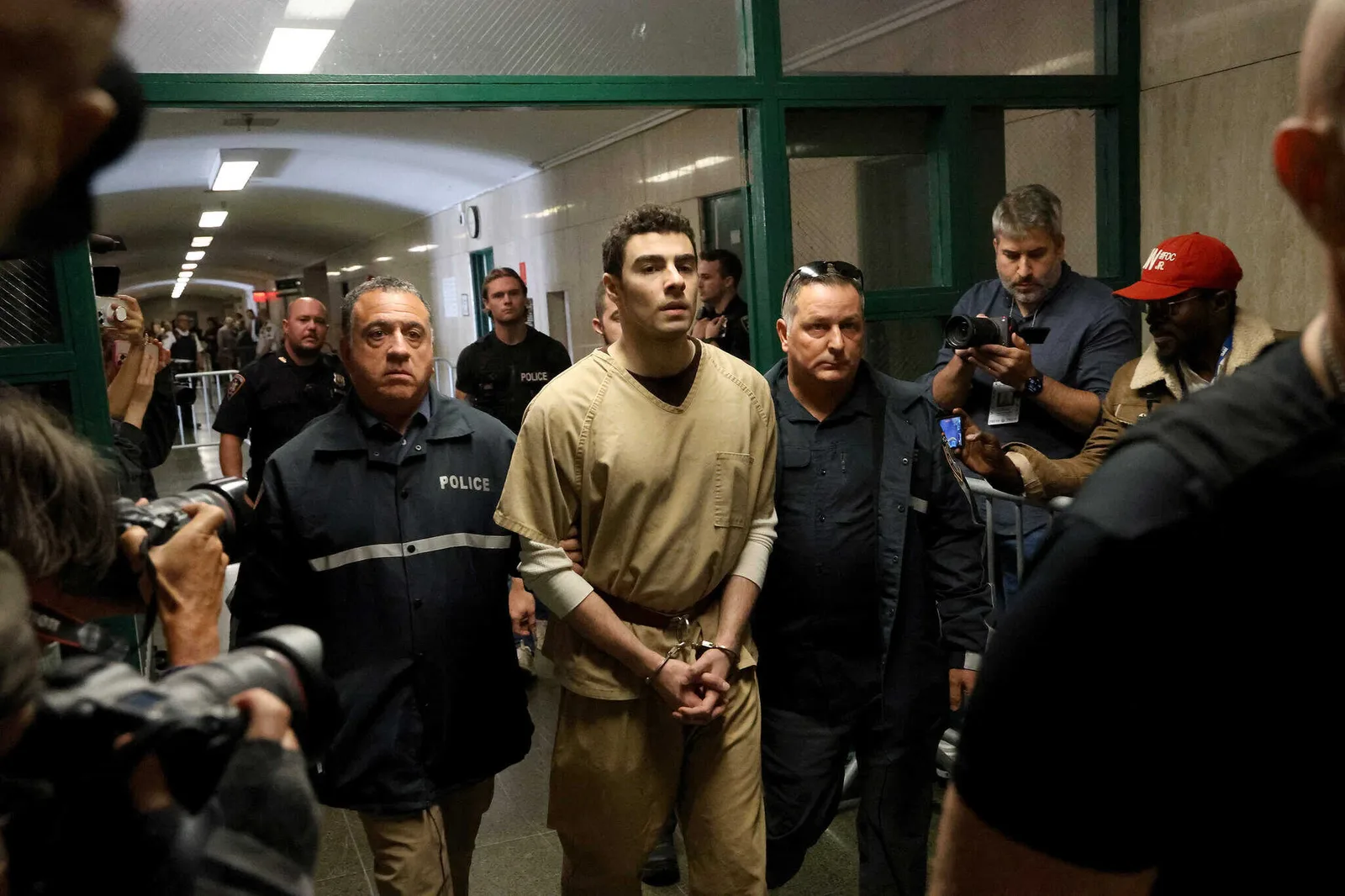 Mangione alegará perturbación emocional extrema en juicio por asesinato de ejecutivo de UnitedHealth
