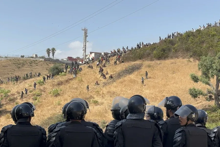 Marruecos intercepta a 148 migrantes cerca de Ceuta y detiene a 61 por incitación en redes