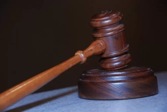 Juez impone prisión preventiva a hombre acusado de envenenar a adolescente