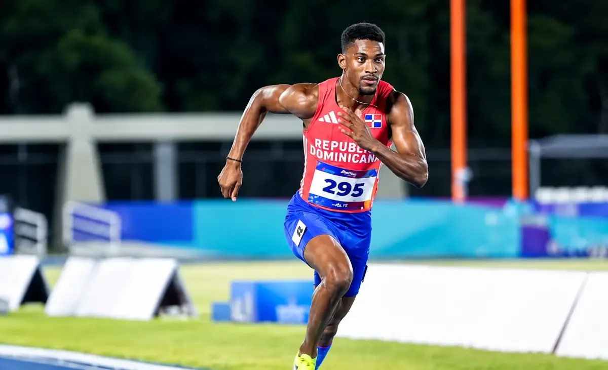 Christopher Melenciano bate récords mundiales de 100 y 200 metros en atletismo para sordos