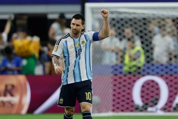 Lionel Messi rinde homenaje a su padre y plantea dudas sobre su futuro en el fútbol