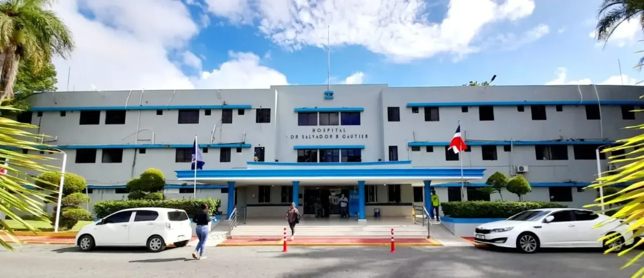 Hospital Gautier mantiene servicios durante remodelación con hospital móvil y red de apoyo
