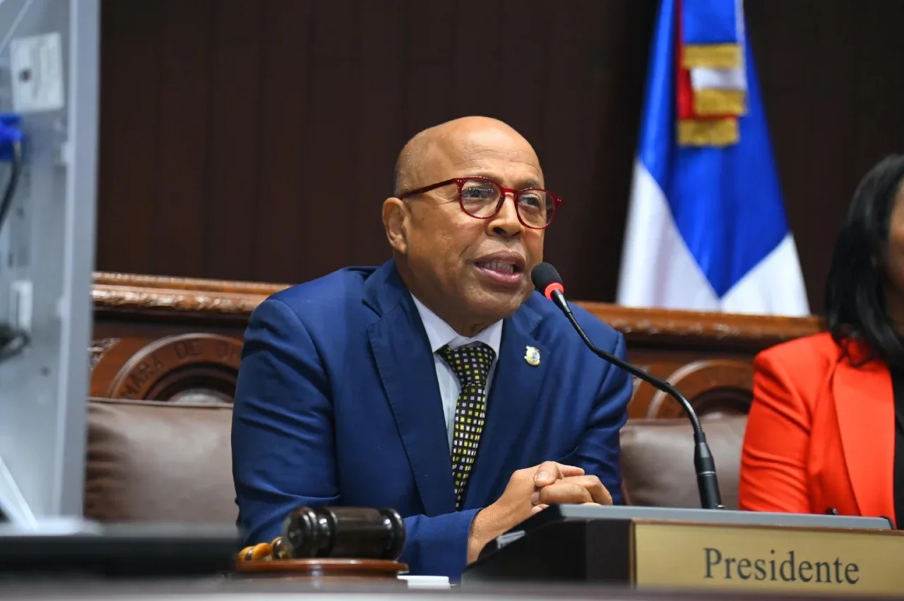 Alfredo Pacheco defiende gestión de Abinader y plantea desafíos del PRM para 2028