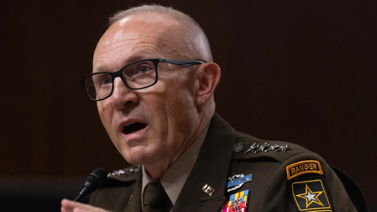 Secretario de Defensa de EE. UU. acepta renuncia del jefe del Ejército en medio de purga militar