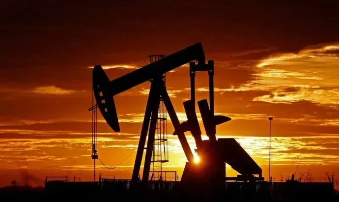 El petróleo WTI cae 2,50 % al abrir en Nueva York ante aumento de reservas y caída de demanda