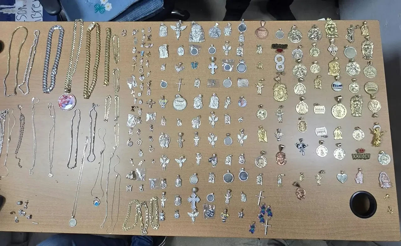 Policía recupera joyas robadas en Santiago y avanza en identificación de sospechoso