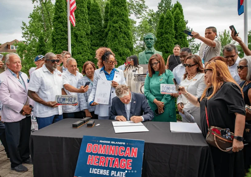 Rhode Island lanza matrícula vehicular para honrar la herencia dominicana