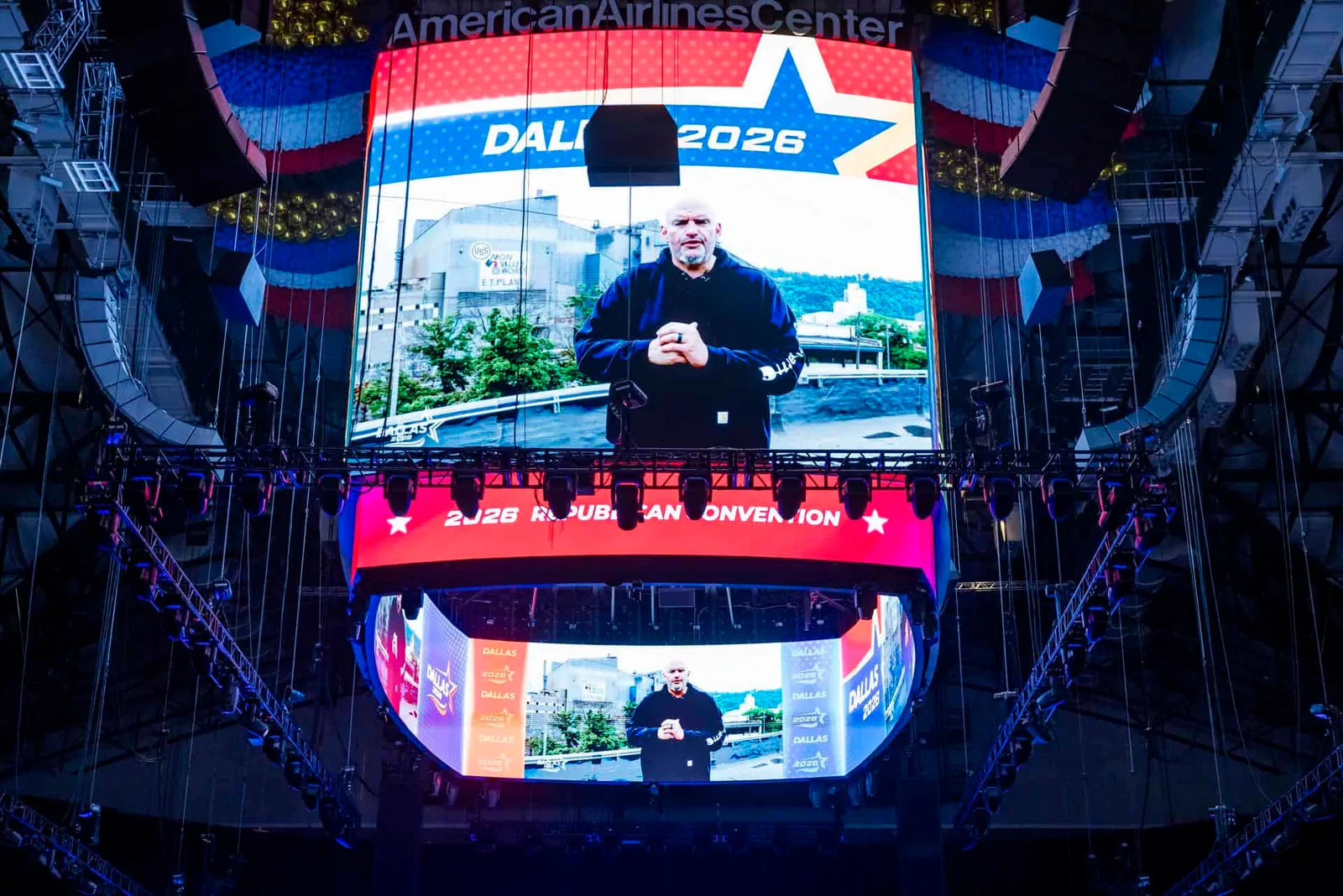 Senador demócrata John Fetterman participa en convención republicana y rechaza el socialismo