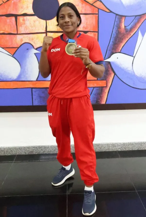 Estefani Almánzar gana oro en boxeo tras superar siete meses fuera de la selección