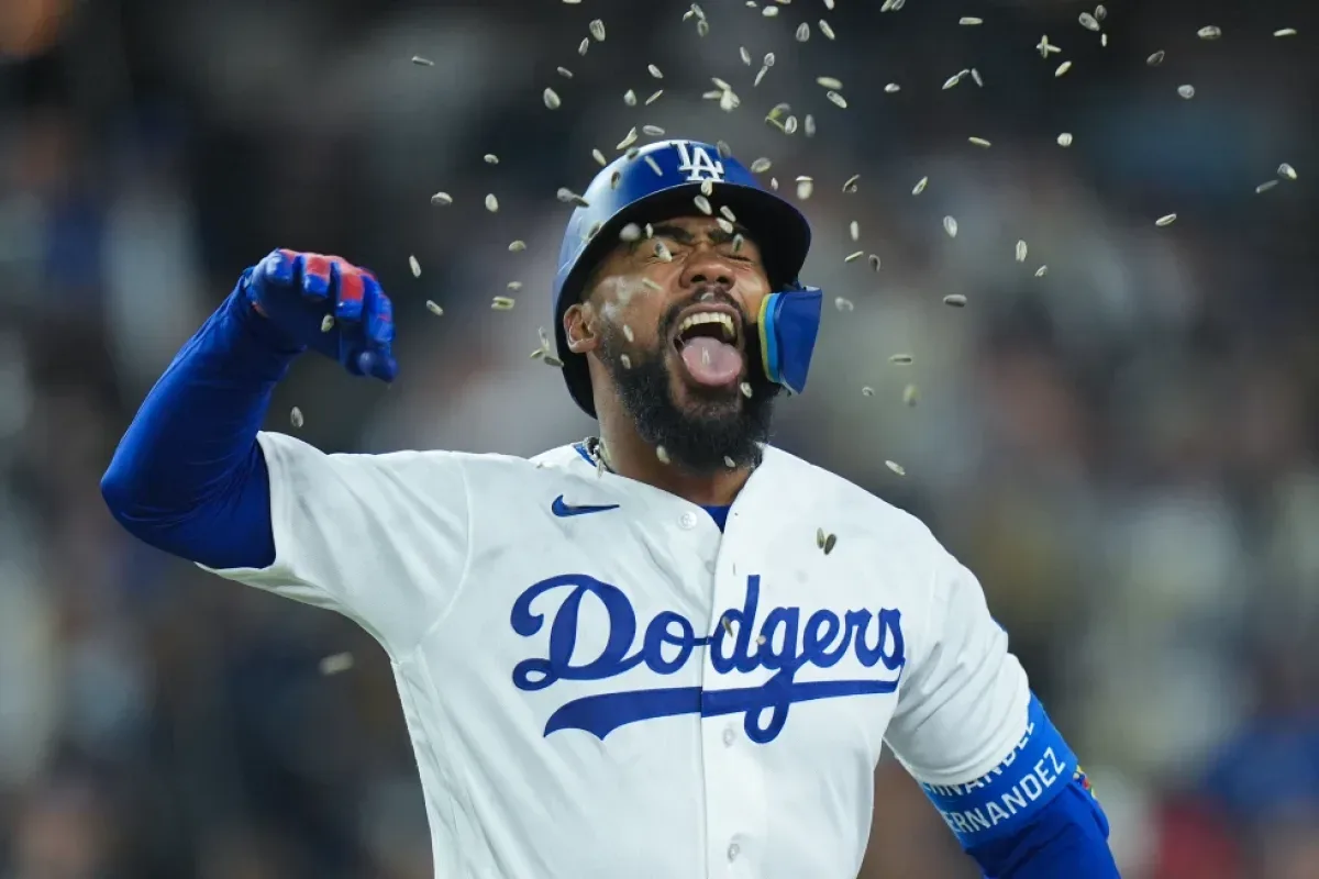 Teóscar Hernández jonronea y los Dodgers vencen 5-3 a los Bravos en el NLDS