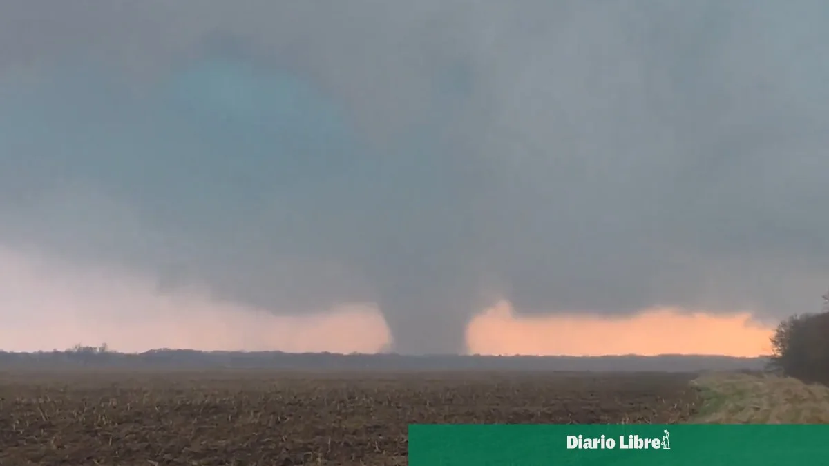 Tornados en el Medio Oeste causan daños a más de 200 estructuras y dejan cientos de miles sin electricidad