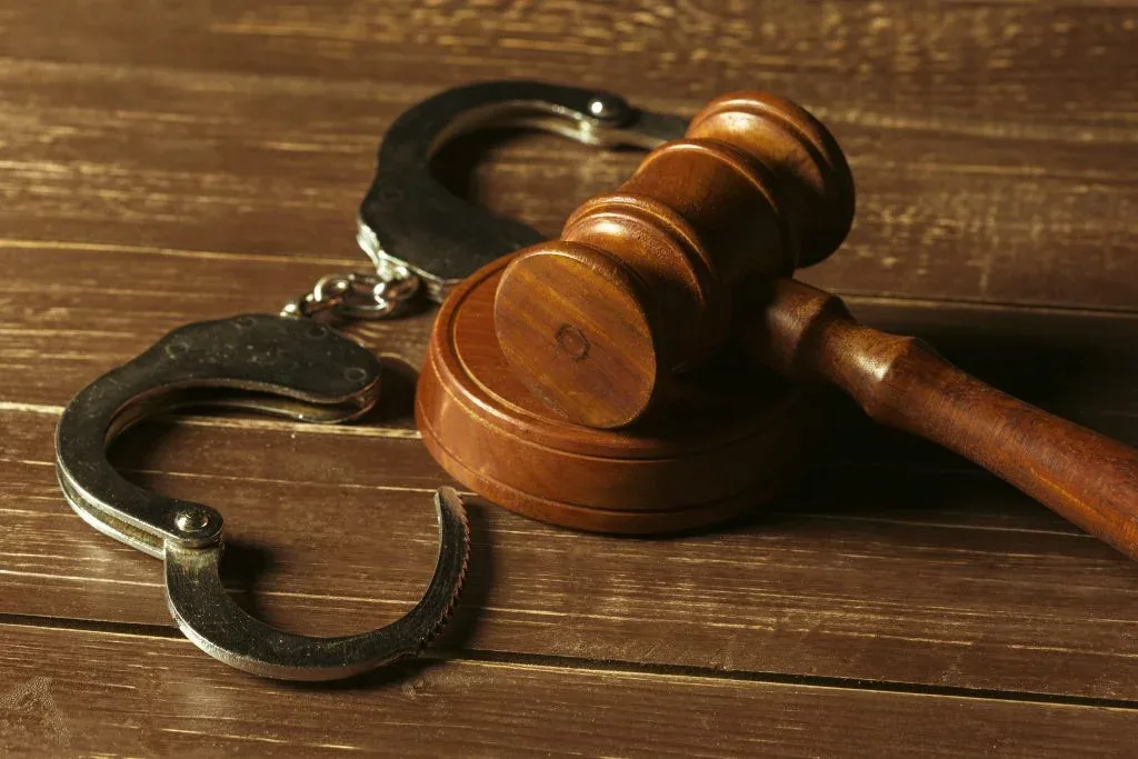 Condenan a 15 y 5 años de prisión por explotación sexual de una menor de 15 años