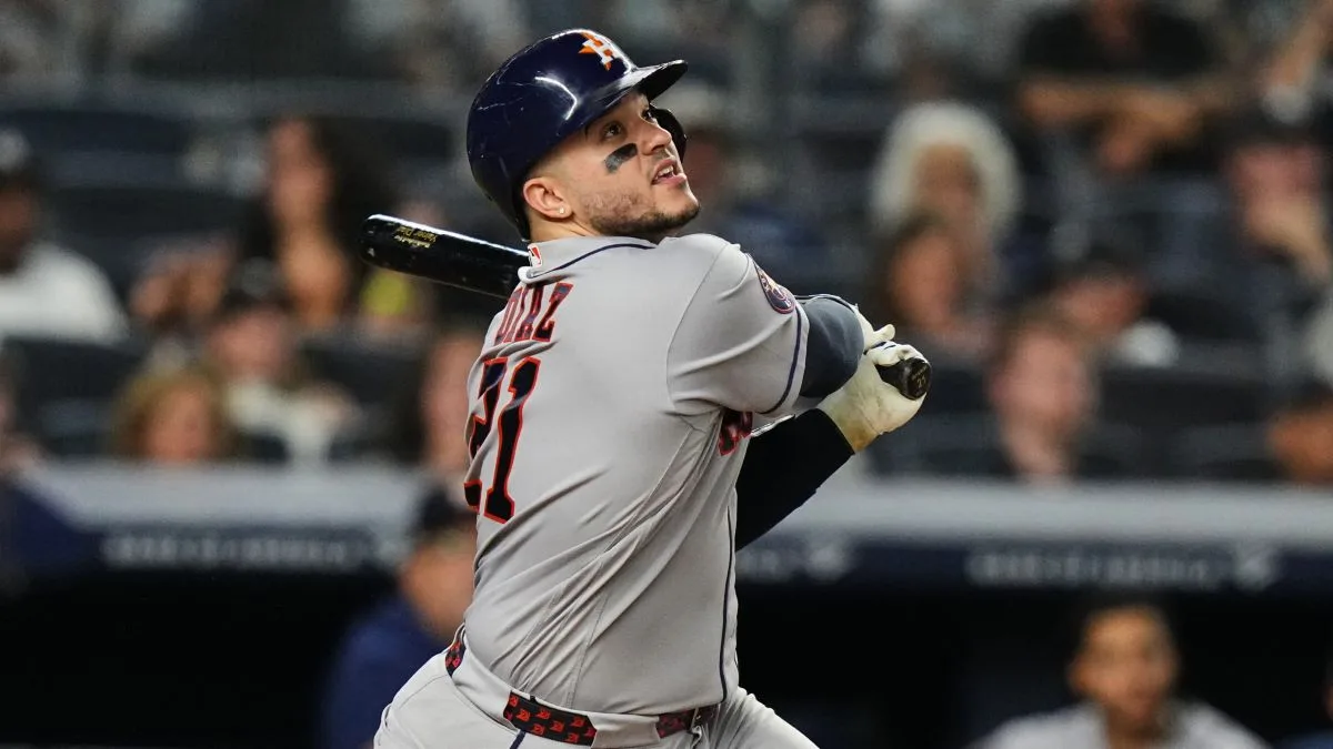 Astros vencen a Yankees 9-7 en remontada histórica tras salida de Brown